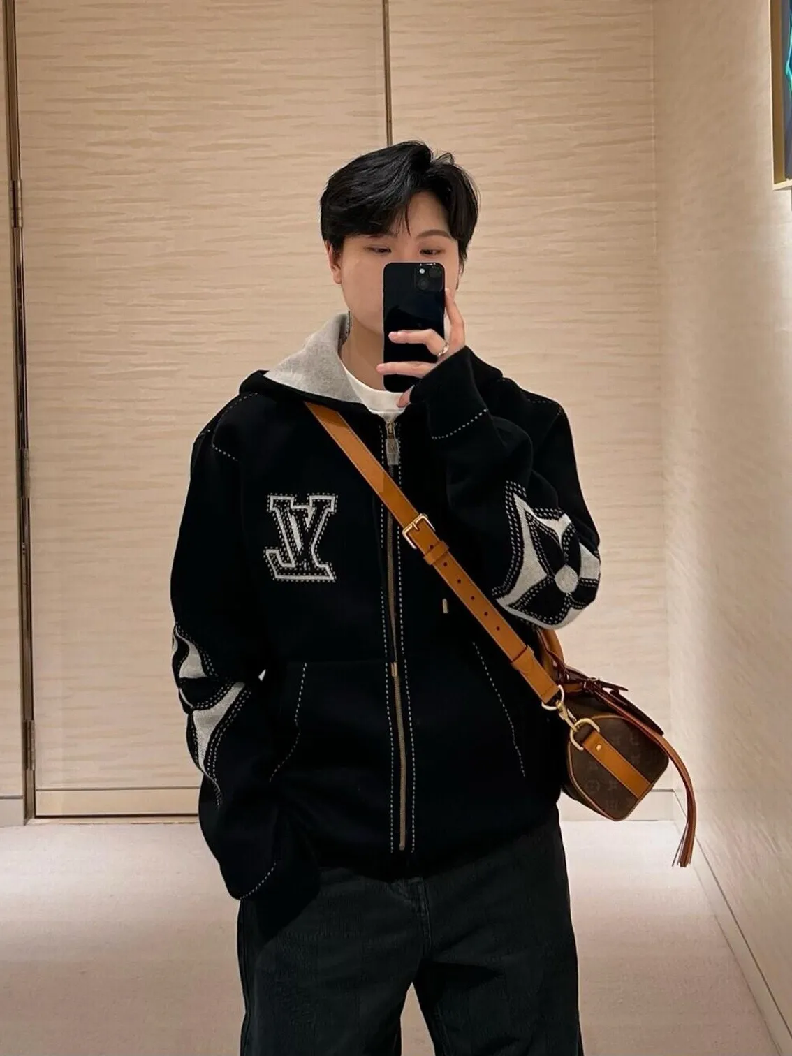 Louis Vuitton/ Logo